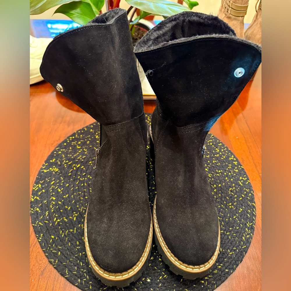 Bertuchi black suede boots with fur